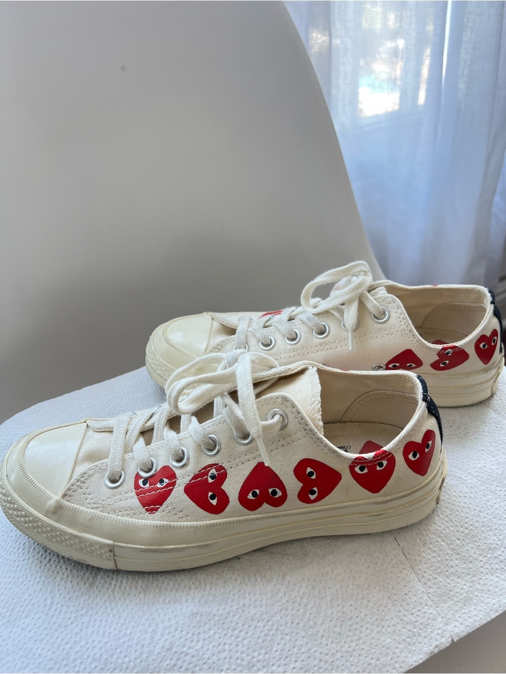 Comme des Garçons PLAY x Converse Chuck 70 Low Top ‘Multi Heart’ Sneakers